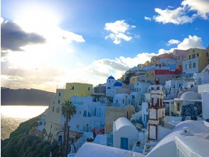 オンライン ギリシャより 崖に建つ白い街並みとエーゲ海が美しいサントリーニ島のイアの街を散策 5baton